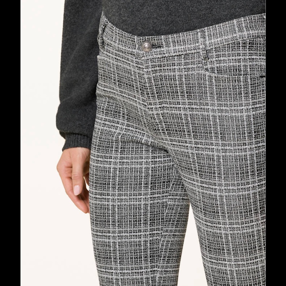 Torrid Black and White ankle Pants